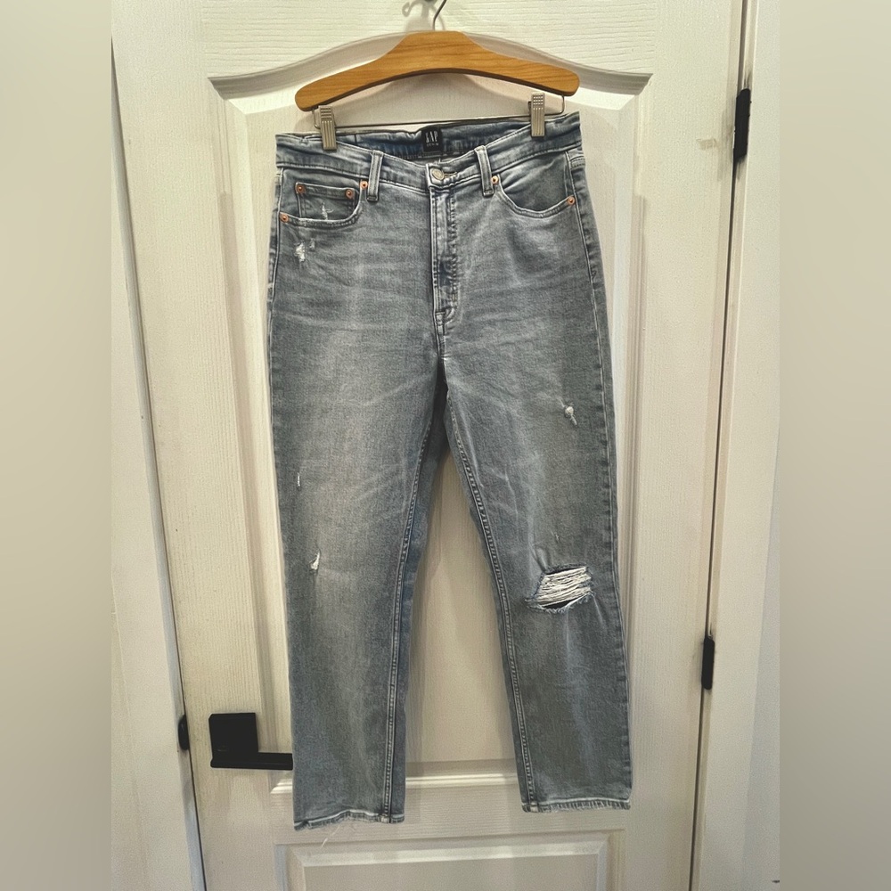 GAP Women's Light Blue Distressed Straight Jeans